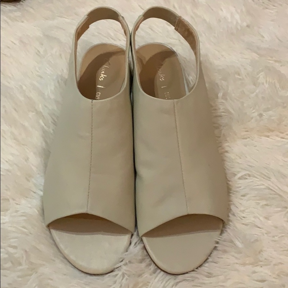 NWOT Off White Clarks Slingback Sandals
